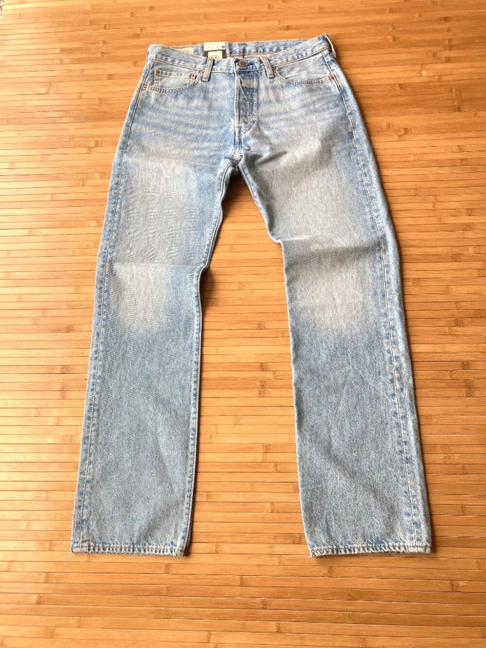 Levi’s Premium 501 Original Fit Jeans Button Fly Mens 33x34 Glassy Waves NWT